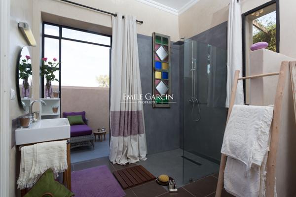 À vendre propriété contemporaine sur la route d'Amizmiz à Marrakech