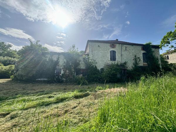 Maison d’habitation + grange à rénover – 240 m²