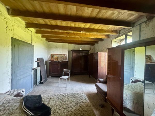 Maison d’habitation + grange à rénover – 240 m²