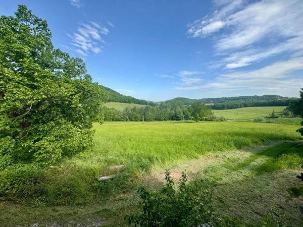 Maison d’habitation + grange à rénover – 240 m²