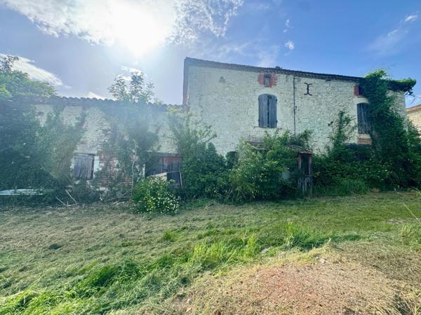 Maison d’habitation + grange à rénover – 240 m²