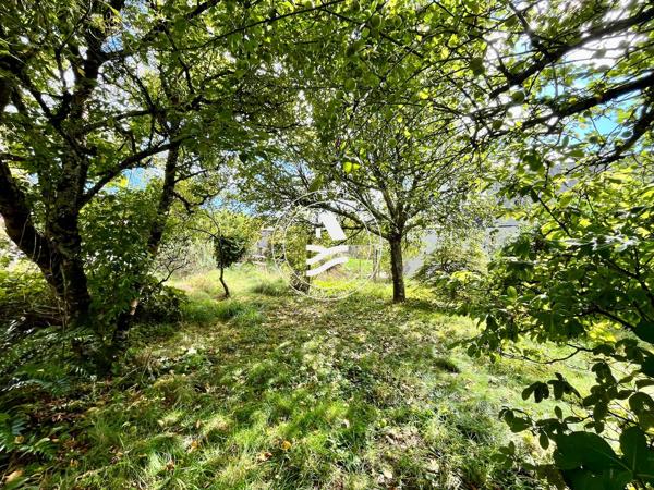 LE BONO, MOCQUARD immobilier vous propose cette maison à rénover, située au calme du village.