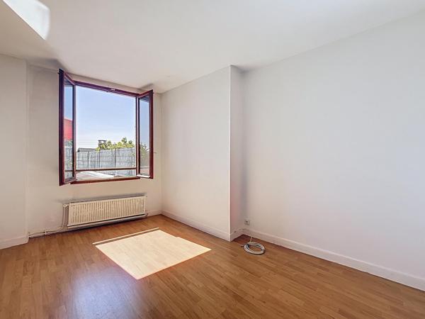 Appartement triplex oumaison de ville 5 min RER A