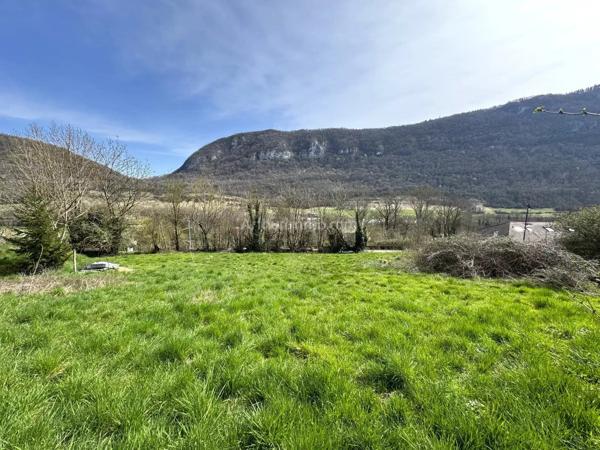Vente                                                      Terrain
                        
                                         1673 m2                     à Prémeyzel