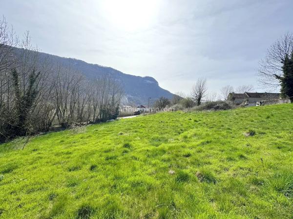 Vente                                                      Terrain
                        
                                         1673 m2                     à Prémeyzel