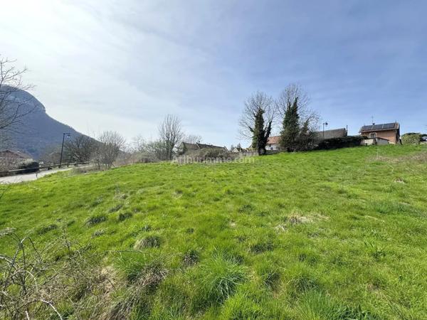 Vente                                                      Terrain
                        
                                         1673 m2                     à Prémeyzel
