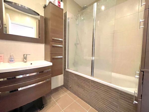 Appartement Angers La Madeleine T4/T5 - 3 chambres, bureau, garage, cave Angers