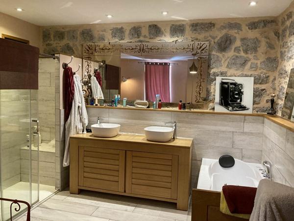 Maison à vendre    5 pièces •  Labeaume