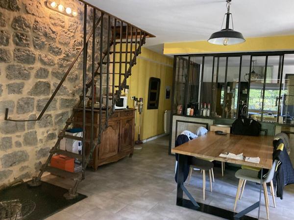 Maison à vendre    5 pièces •  Labeaume