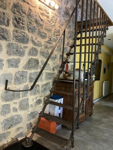 Maison à vendre    5 pièces •  Labeaume