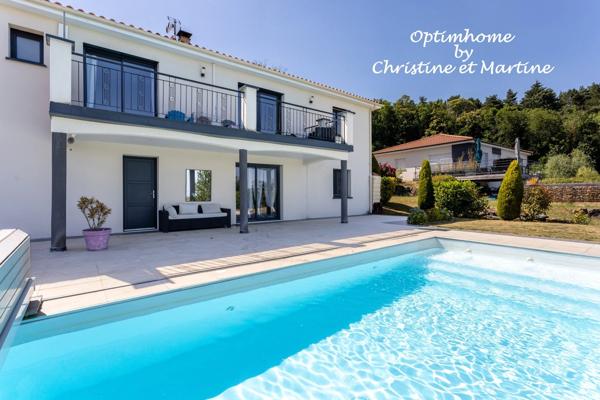 ORCINES : MAISON CONTEMPORAINE AVEC PISCINE – 192 M² – 4 CHAMBRES – TERRAIN 715 m²