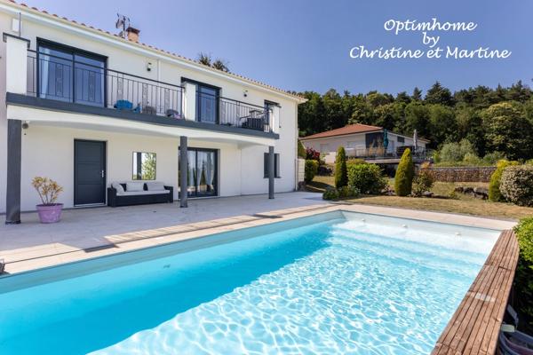 ORCINES : MAISON CONTEMPORAINE AVEC PISCINE – 192 M² – 4 CHAMBRES – TERRAIN 715 m²