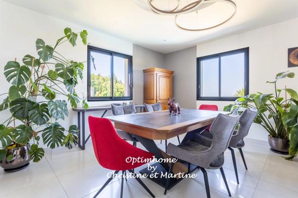 ORCINES : MAISON CONTEMPORAINE AVEC PISCINE – 192 M² – 4 CHAMBRES – TERRAIN 715 m²