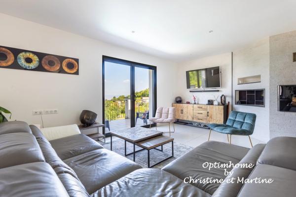 ORCINES : MAISON CONTEMPORAINE AVEC PISCINE – 192 M² – 4 CHAMBRES – TERRAIN 715 m²