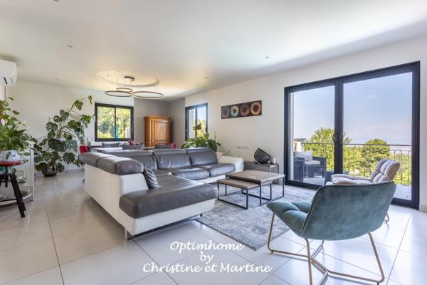 ORCINES : MAISON CONTEMPORAINE AVEC PISCINE – 192 M² – 4 CHAMBRES – TERRAIN 715 m²