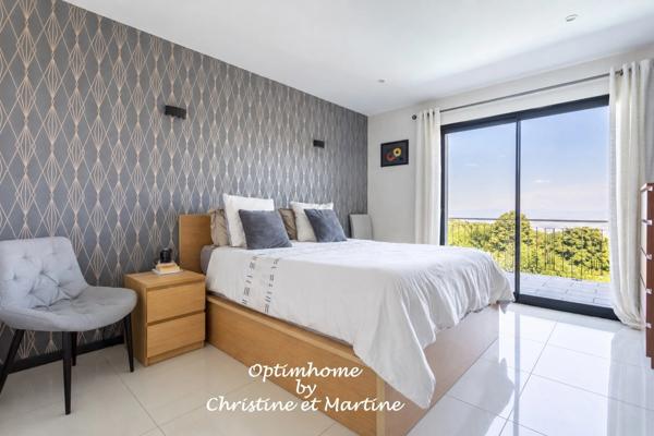ORCINES : MAISON CONTEMPORAINE AVEC PISCINE – 192 M² – 4 CHAMBRES – TERRAIN 715 m²