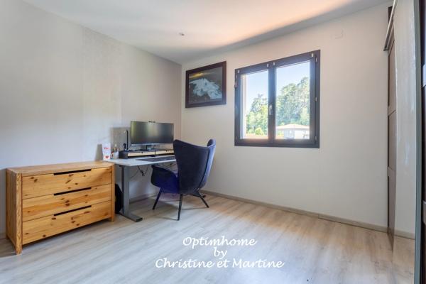 ORCINES : MAISON CONTEMPORAINE AVEC PISCINE – 192 M² – 4 CHAMBRES – TERRAIN 715 m²