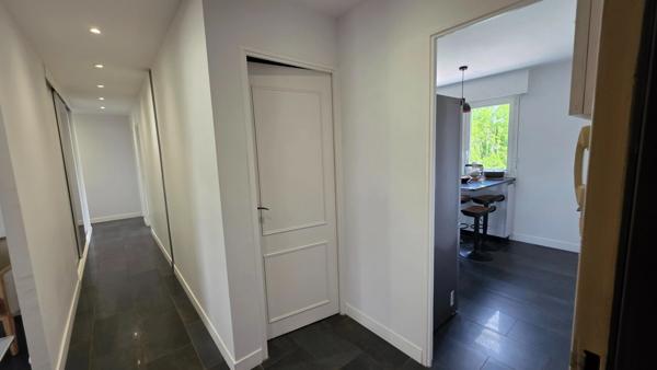 COUP DE COEUR POUR CET APPARTEMENT DE TYPE 5 AVEC TERRASSE GARAGE ASCENSEUR ET CAVE