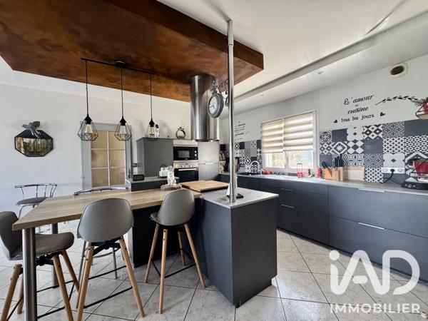 Maison à vendre 8 pièces 205 m² Saint-Maurice-le-Girard