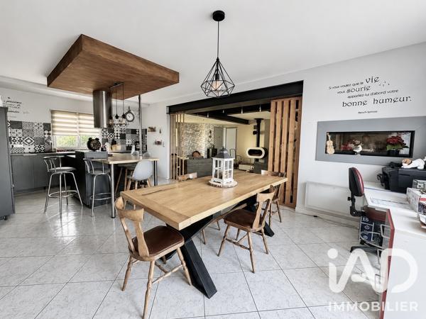 Maison à vendre 8 pièces 205 m² Saint-Maurice-le-Girard