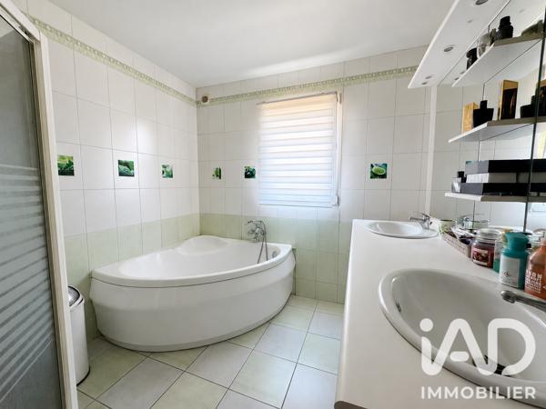 Maison à vendre 8 pièces 205 m² Saint-Maurice-le-Girard