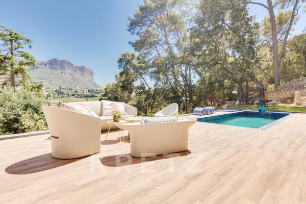 Maison contemporaine avec appartements indépendants vue cap Canaille