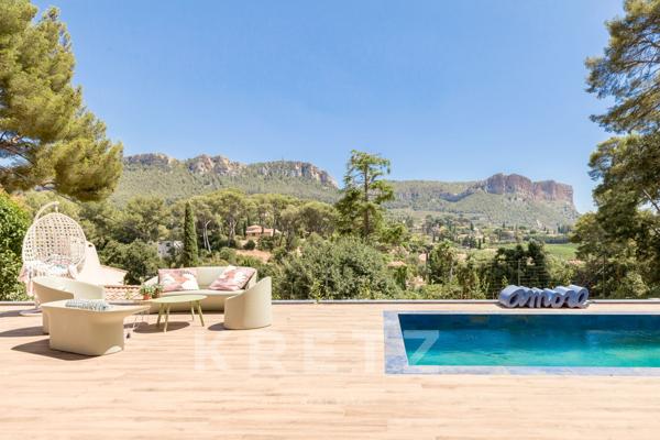 Maison contemporaine avec appartements indépendants vue cap Canaille