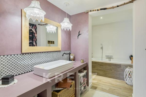 Maison contemporaine avec appartements indépendants vue cap Canaille