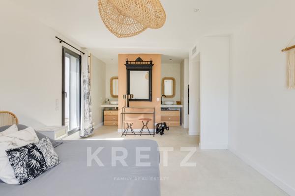 Maison contemporaine avec appartements indépendants vue cap Canaille