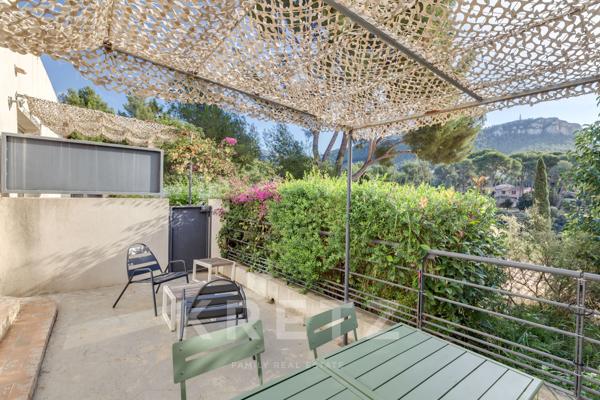 Maison contemporaine avec appartements indépendants vue cap Canaille