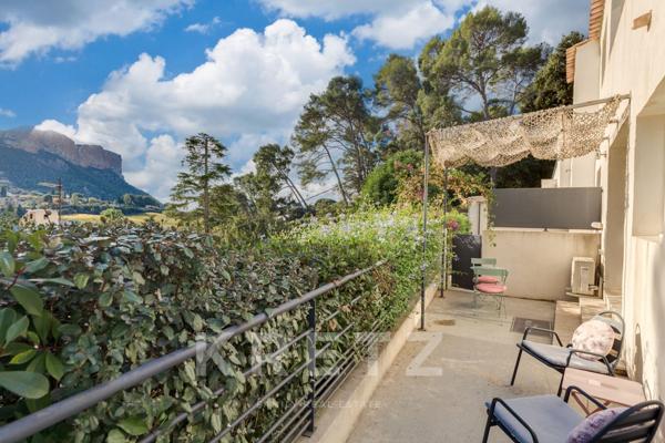 Maison contemporaine avec appartements indépendants vue cap Canaille