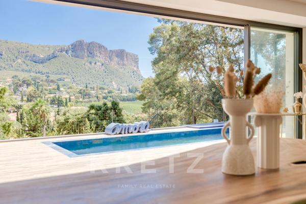 Maison contemporaine avec appartements indépendants vue cap Canaille