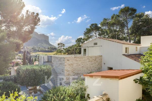 Maison contemporaine avec appartements indépendants vue cap Canaille