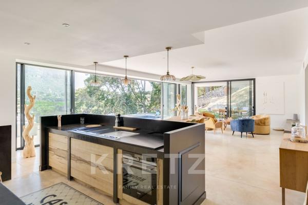 Maison contemporaine avec appartements indépendants vue cap Canaille