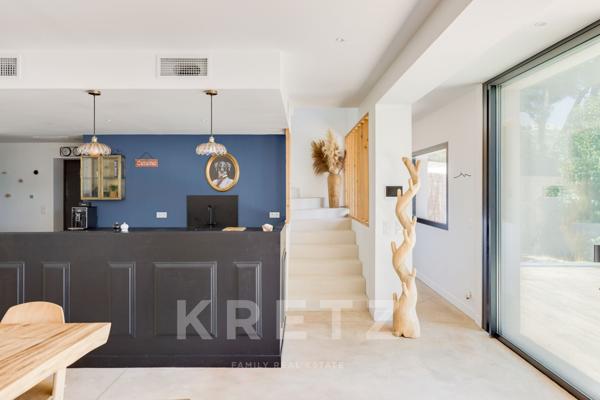 Maison contemporaine avec appartements indépendants vue cap Canaille