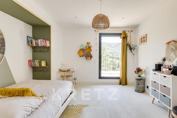 Maison contemporaine avec appartements indépendants vue cap Canaille