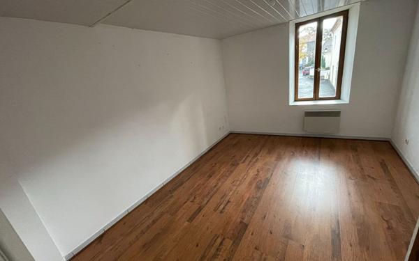 Appartement à louer    3 pièces •  Tilh