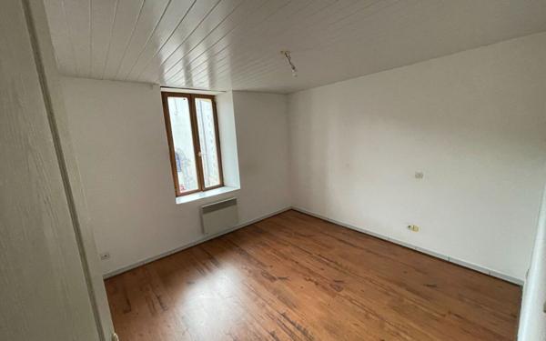 Appartement à louer    3 pièces •  Tilh