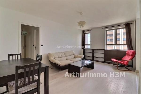 Location                                                      Appartement
                        
                     2 pièces                      49 m2                     à Paris 19