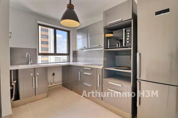 Location                                                      Appartement
                        
                     2 pièces                      49 m2                     à Paris 19