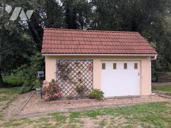 Maison récente de 172 m² à vendre à proximité du centre-ville de Nogent-le-Rotrou

Située à p...