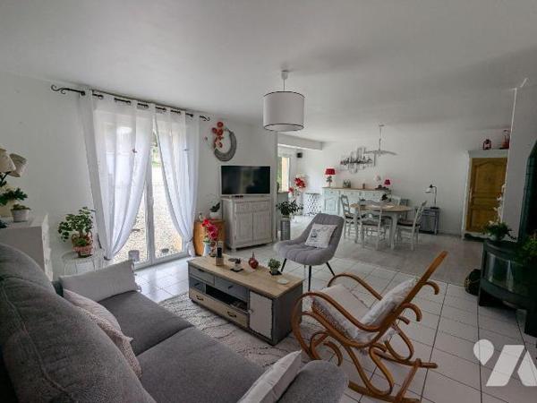 Maison récente de 172 m² à vendre à proximité du centre-ville de Nogent-le-Rotrou

Située à p...