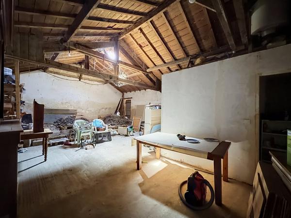 6KM CHATEAUNEUF Maison de caractère avec jardin et dépendances