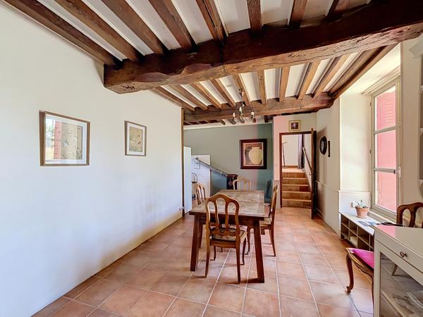6KM CHATEAUNEUF Maison de caractère avec jardin et dépendances