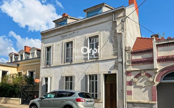 Maison à vendre    5 pièces • 217 m2 Montluçon