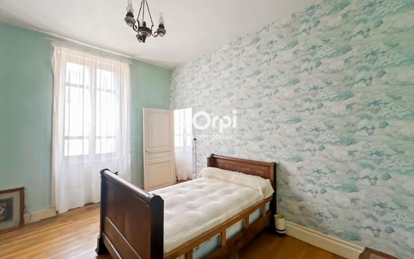 Maison à vendre    5 pièces • 217 m2 Montluçon