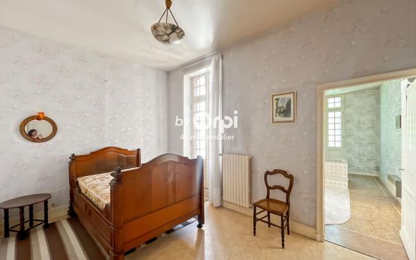 Maison à vendre    5 pièces • 217 m2 Montluçon