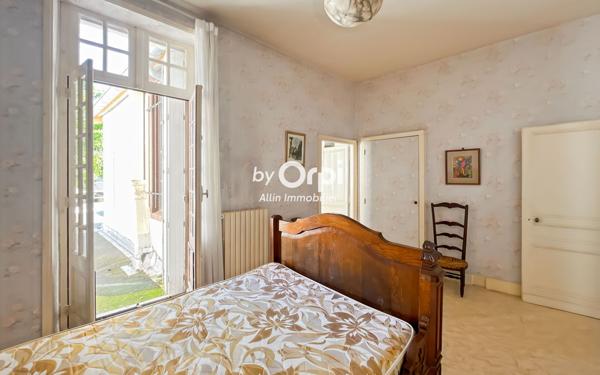 Maison à vendre    5 pièces • 217 m2 Montluçon