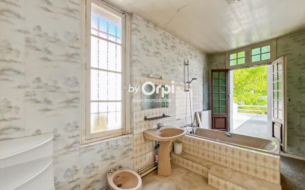 Maison à vendre    5 pièces • 217 m2 Montluçon