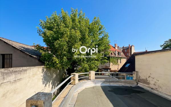 Maison à vendre    5 pièces • 217 m2 Montluçon